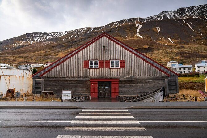 1-Hour Siglufjörður Stroll - The fishing-story angle: shark era to herring capital