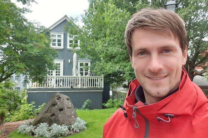 2-Hour Reykjavik Private Walking Tour - Reykjavik City Hall and the Lake Tjörnin Statues: Where Photos Pay Off