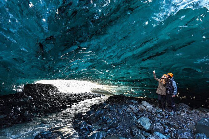 3-Day Ice Cave, South Coast, Golden Circle and Northern Lights - Guides, timing, and why the group setup matters