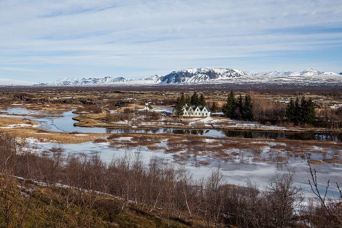 5-Day Northern Lights Hunt & Glacier Lagoon Tour - Hotels, breakfast, and how meals fit the real-world schedule