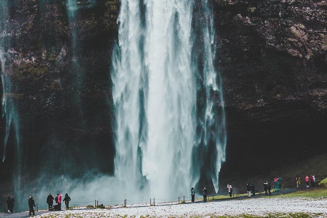 6-Day Minibus Tour Around Iceland from Reykjavik - What the meals and lodging feel like (and what to do about it)