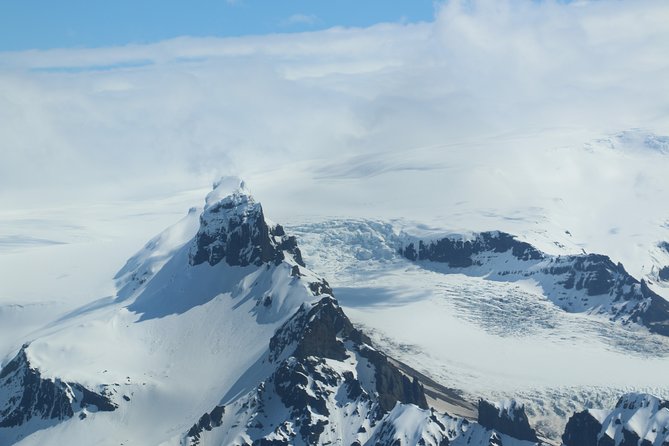 Airplane flight over glacier lagoons and Iceland's highest peak - Key things to know before you go