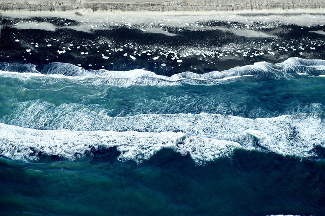 Airplane flight over glacier lagoons and Iceland's highest peak - Breiðamerkurjökull Glacier and the Esjufjöll Mountains: How the Scenery Pieces Fit