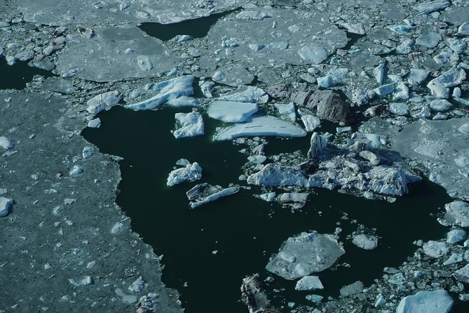 Airplane flight over glacier lagoons and Iceland's highest peak - What You’ll Learn in the Air (Beyond Just Taking Photos)