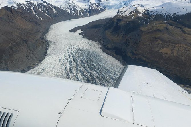 Airplane Flight over Vatnajökull Volcanic Eruption Sites - Group size and comfort: the small-group advantage