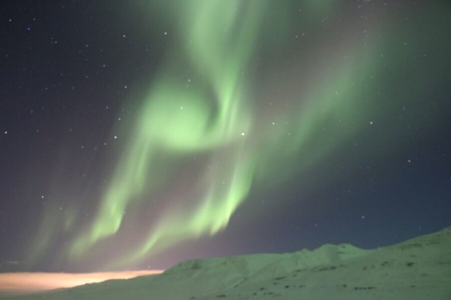 Akureyri: Hunt for the Northern Lights Photography Tour - The 9:30 pm timing and 2.5-hour plan (what that means for you)