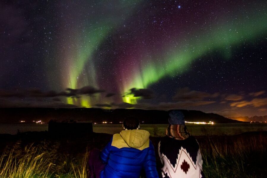 Akureyri: Northern Lights Photography Tour - The hot drink and Icelandic treat: small comfort, big impact