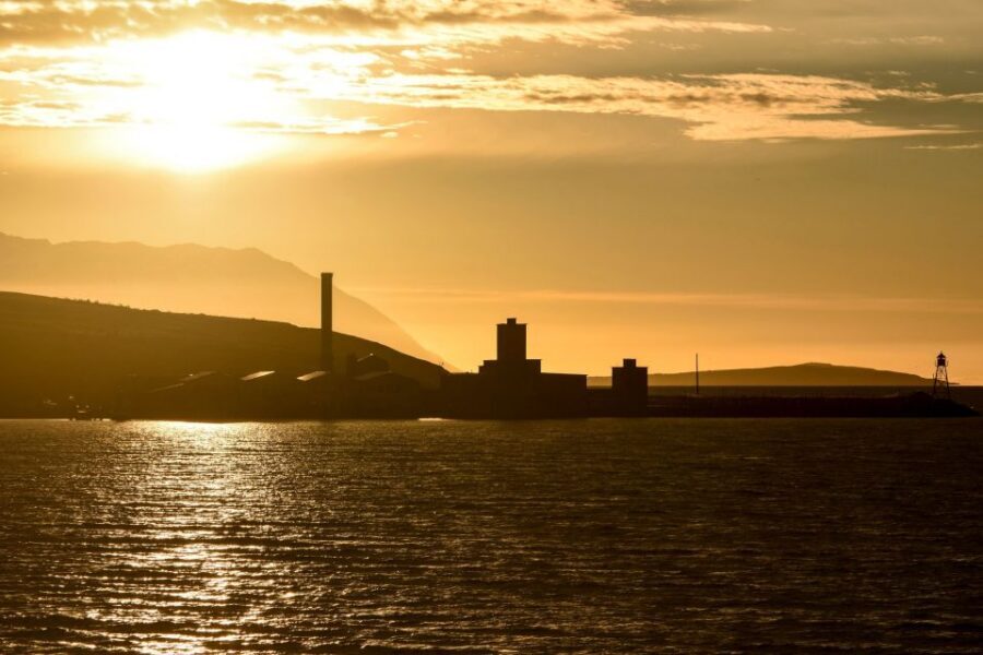 Akureyri: Whale Watching in the Midnight Sun - The midnight sun experience: light, mood, and why it feels different at sea