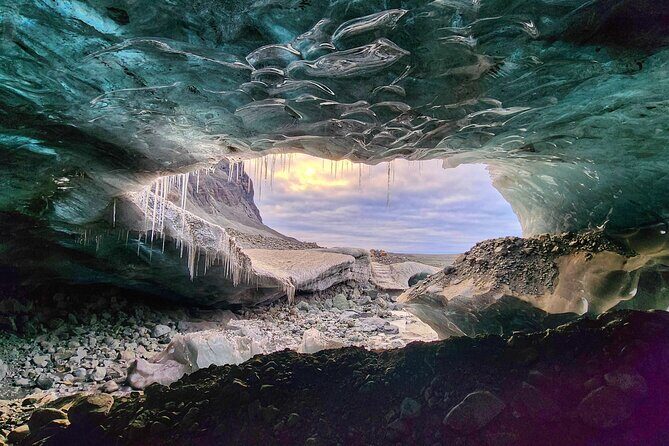 Blue Ice Cave Exploration from Jökulsárlón (Small Group Tour) - Inside the Blue Ice Cave: why people remember the color