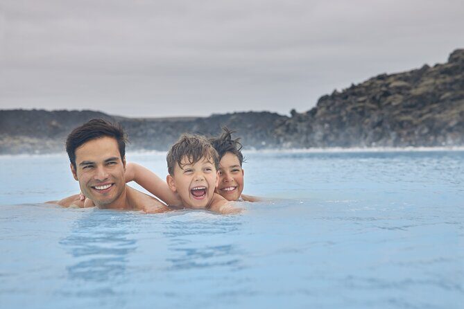 Blue Lagoon and Northern Lights Tour Including Admission - Group size: what “up to 300 travelers” means in practice