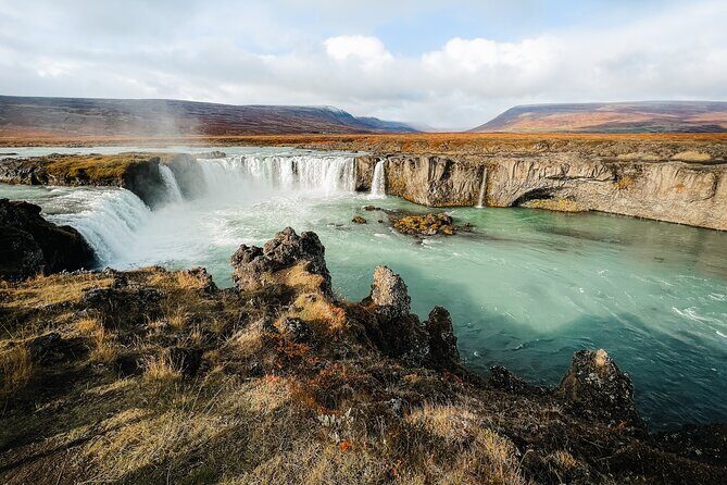 Cruise Tour Godafoss and Myvatn Lake and Baths Small Group - Small-group mini bus: what max 19 changes for your day