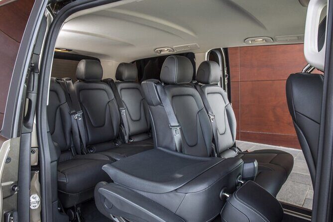 Departure by Luxury Van Reykjavik City to Reykjavik Airport KEF - Chauffeurs, language, and why timing discipline matters