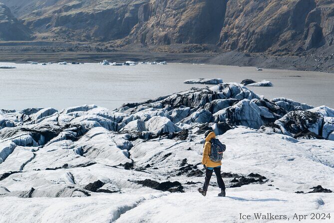 Easy Hike on Sólheimajökull glacier - The Approach to the Glacier: 20 Minutes to Get Oriented