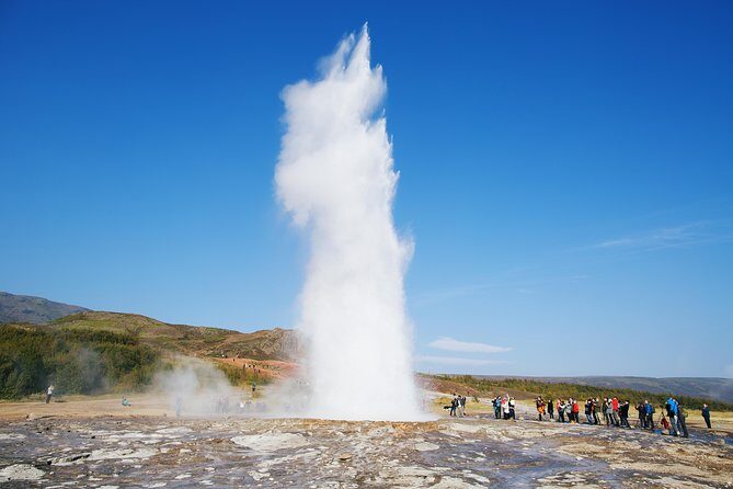 Exclusive Golden Circle: A Private Icelandic Adventure - Geysir’s hot spring zone: Strokkur and the show every few minutes