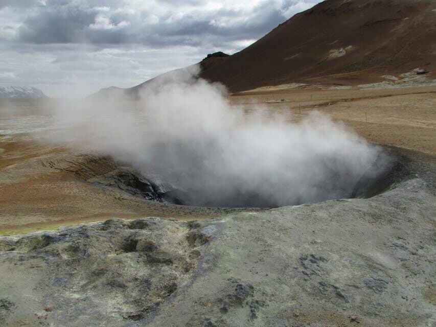 From Akureyri: Diamond Circle Tour with Waterfalls - Hverir Geothermal Area: Bubbling Mud Pits Close the Loop