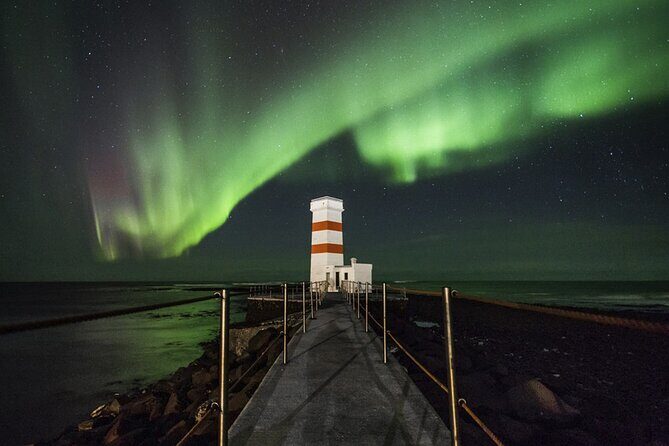 From Reykjavik 4x4 Minibus Northern Lights with Photo and Cocoa - The small-group format: what max 16 really changes