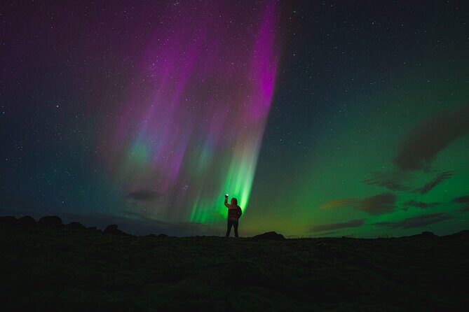 From Reykjavík: Evening Lava Tunnel Tour and Northern Lights Tour - Small group size, Wi‑Fi, and comfort details that actually matter