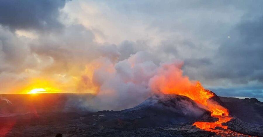 From Reykjavík: Fagradalsfjall Volcano Hike with Geologist - The hike plan: 1–1.5 hours uphill each way to the crater viewpoint