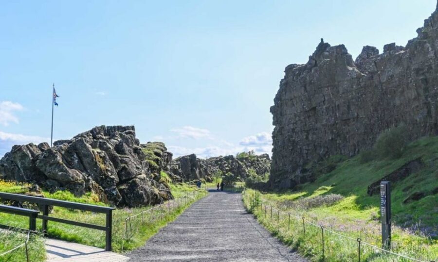 From Reykjavík: Full-day Golden Circle & Horse Riding Tour - Kerið crater and lake: the quick hit that adds variety
