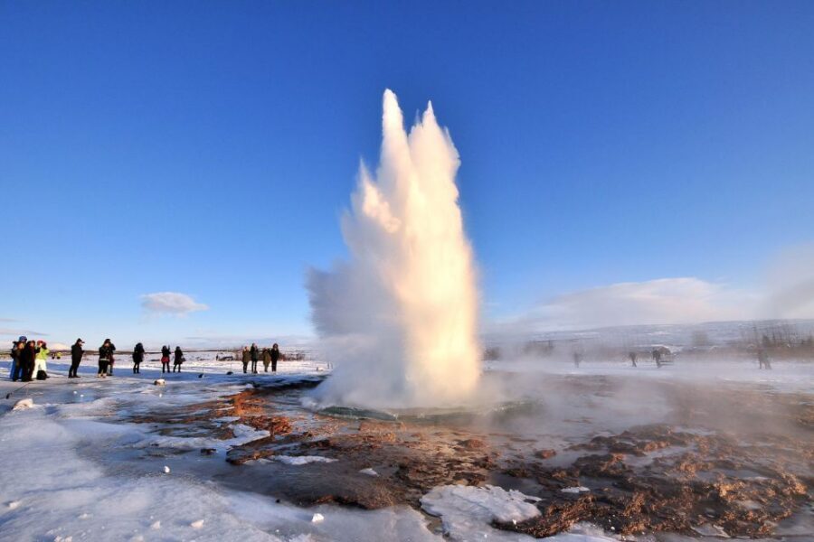 From Reykjavik: Golden Circle and Northern Lights Tour - What to wear and bring for winter aurora hunting