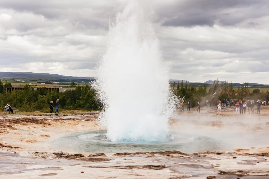 From Reykjavík: Golden Circle Tour and Silfra Snorkeling - A 10-hour Golden Circle day plus Silfra snorkeling (PADI guide included)