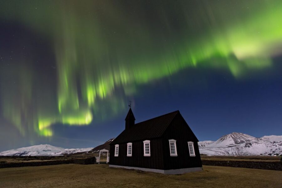 From Reykjavik: Northern Lights Hunt Super Jeep Tour - The Main Southern Region Stop: Photo Breaks and Warm Refreshments