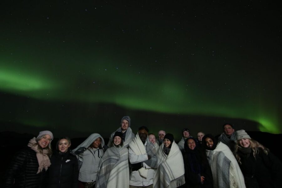 From Reykjavik: Northern Lights Tour with Hot Cocoa & Photos - Warmth strategy: wool blankets, hot cocoa, and Kleina