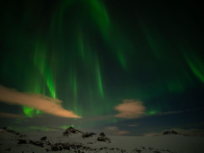 From Reykjavik: Northern Lights Tour with Hot Cocoa & Photos - Guides make a difference on aurora nights