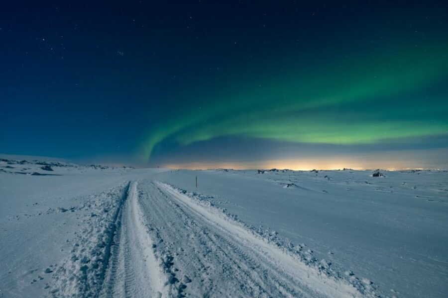 From Reykjavik: Northern Lights Tour with Lifetime Guarantee - Inside the coach: Wi‑Fi, USB chargers, and the comfort advantage
