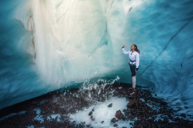 Glacier and Ice Cave Private Photoshoot - 15 Shot Photo Package - Inside the ice caves with a photographer: getting great shots without looking stiff