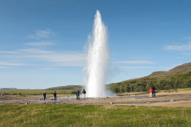 Golden Circle 7 Hours Bus Tour from Reykjavik - Gullfoss Waterfall: your best photo window and why 1 hour matters