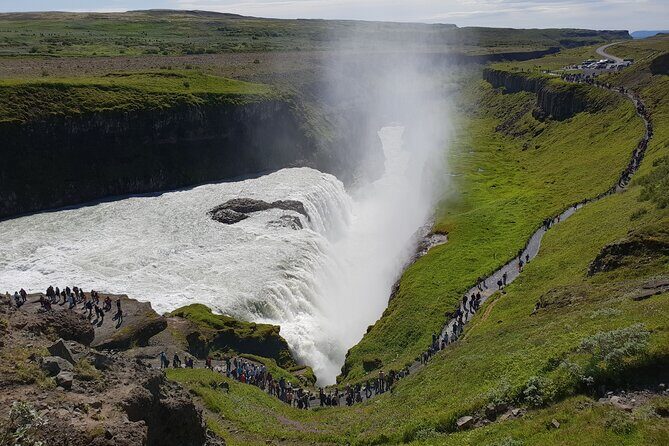 Golden Circle and Kerid Volcanic Crater Small-Group Day Tour - Stop 4: Kerið crater lake, the smart ending most days miss