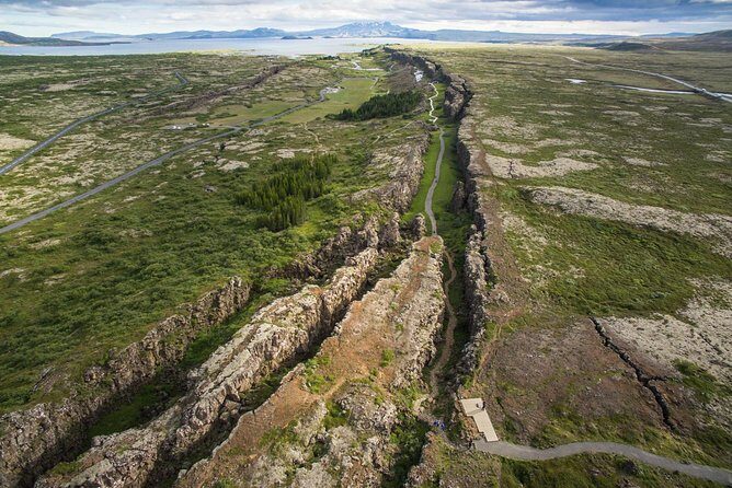 Golden Circle Classic in Small group - Also for cruises - Geysir and Strokkur: Hot Springs, Regular Eruptions, and Lunch on the Move