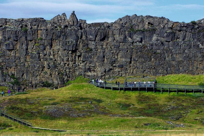 Golden Circle Day Trip with Fridheimar Greenhouse visit from Reykjavik - Why the guided part matters (and how to spot a good guide)