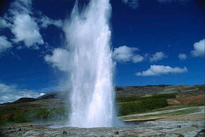 Golden Circle German-speaking small group tour from Reykjavík - Haukadalur and Strokkur: why the eruption timing is the main event