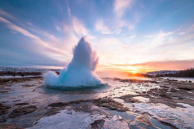 Golden Circle Silfra Snorkeling and Fridheimar Tomato Farm Lunch - Geysir and Strokkur valley: 45 minutes for eruptions and coffee breaks