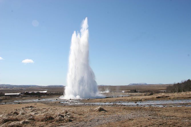 Golden Circle Super Jeep Tour and Snowmobiling from Reykjavik - Geysir hot springs and Gullfoss: where the timing matters most