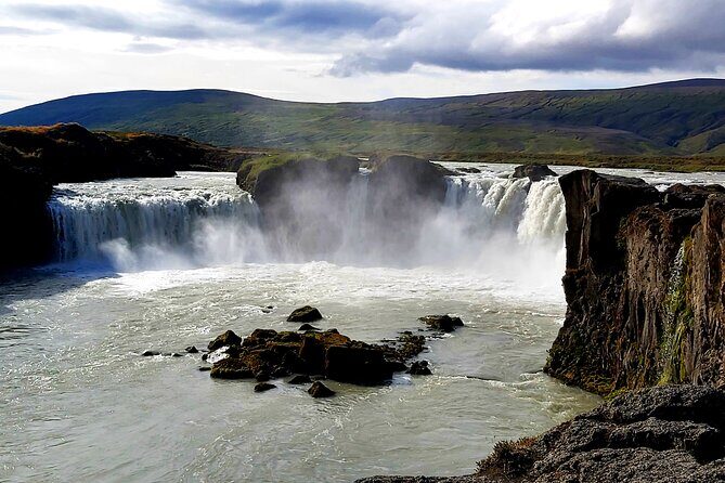 Half-Day Combo Tour to Goðafoss, Laufas and The Christmas House - Start Smart: Pickup, Meeting Point, and How Not to Miss the Bus