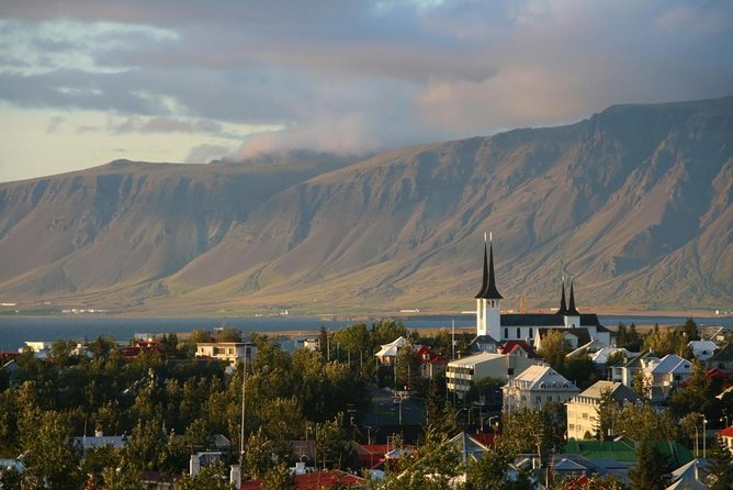 Helicopter Tour: Reykjavik City with landing at Mount Esja - The blue-fresh-water lake view on the route