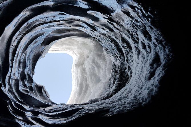 Ice Cave at Katla Volcano - Comfort, crowd flow, and the reality check on timing