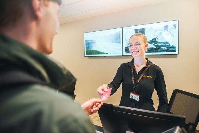 Iceland Airport Transfer from Reykjavík Hotels to KEF Airport - Who This Transfer Fits Best (And Who Might Want a Backup Plan)