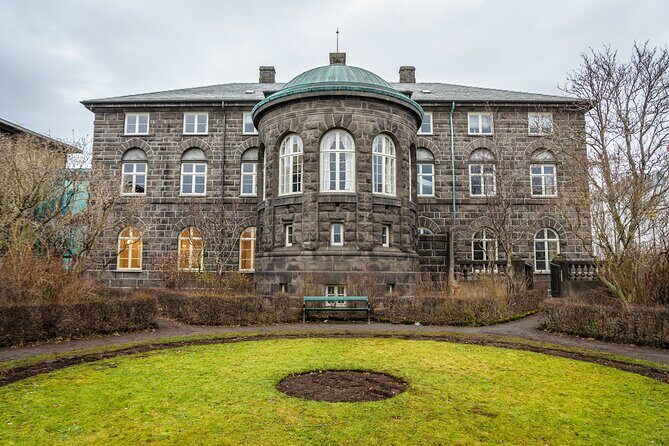 Icelands Reykjavik Self Guided Walking Audio Tour - Ingólfur Arnarson: dragon-head lore and what Vikings were required to do