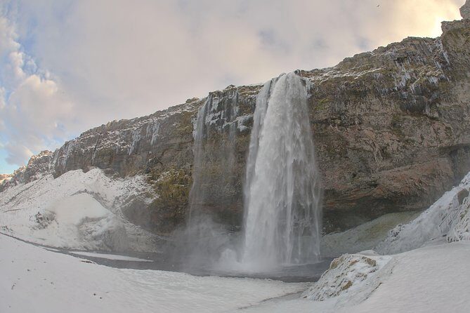 Iceland's south coast G spots - Skógafoss and Seljalandsfoss: Two Waterfalls, Two Ways to Feel Them