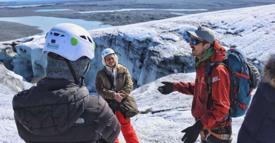 Jökulsárlón: Vatnajökull Glacier Guided Hiking Tour - The glacier walk itself: 2 hours, 4–6 km, and a lot of texture underfoot