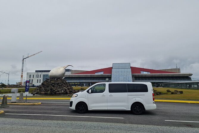 Keflavik Airport Private Transfer Round Trip - The 45–50 minute drive into Reykjavik (with rush-hour reality)