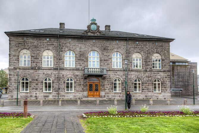 Keflavik International Airport Private Transfer - Luggage and vehicle limits you should plan for