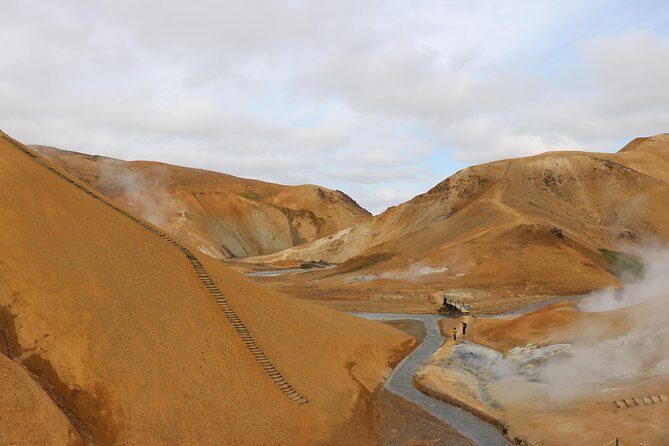 Kerlingarfjöll Highlands Day Tour in a 4X4 from Akureyri - The van, the guide, and how to make the most of a small group