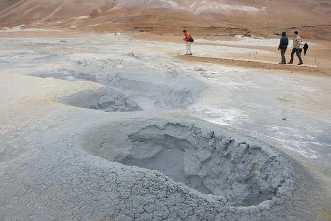 Lake Mývatn and Powerful Dettifoss Day Tour from Akureyri - What Makes the Guides Matter on This Route