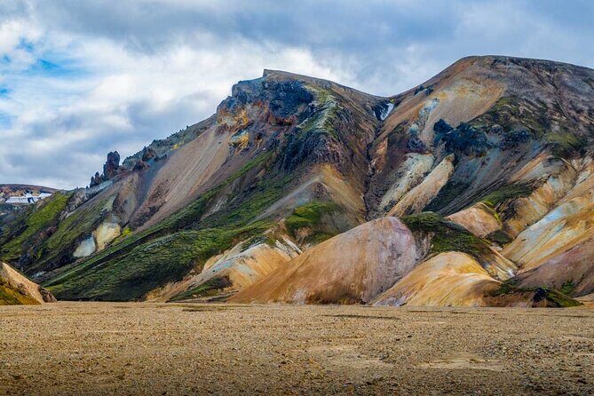 Landmannalaugar Hiking, Haifoss Waterfall and Hot Springs Tour - Stop 3: Bláhylur Crater Lake in a Short Window