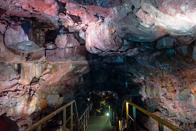 Lava Caving Experience - The guide makes it: volcano stories you can actually use